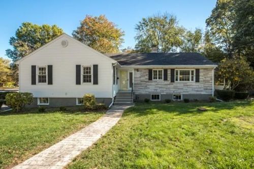 19 Longbow Rd, Lynnfield, MA 01940 exterior