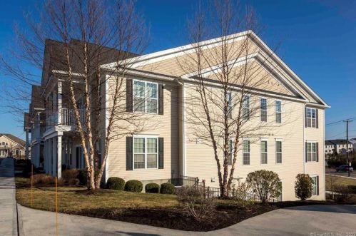 118 Center Meadow Ln, Danbury, CT exterior