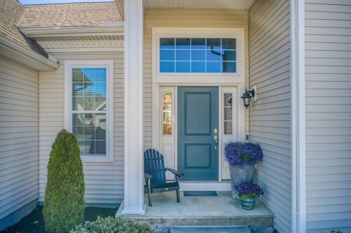 37 Pine Tree Dr, Methuen, MA 01844 exterior