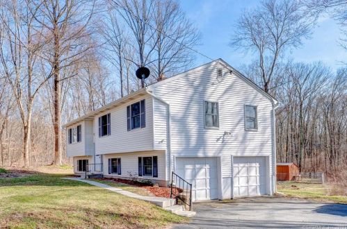 797 Middletown Rd, Colchester, CT 06415 exterior