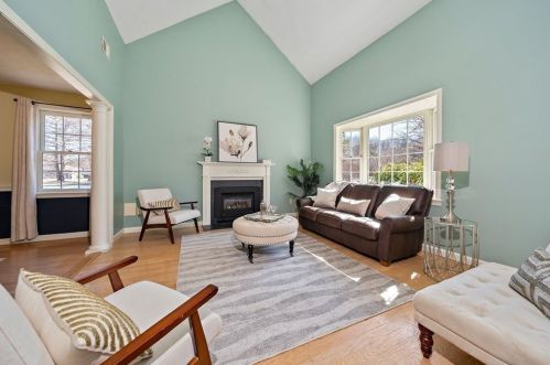 121 Clear Pond Dr, Walpole, MA 02081 exterior