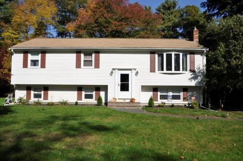 100 Appletree Cir, East Bridgewater, MA 02324 exterior