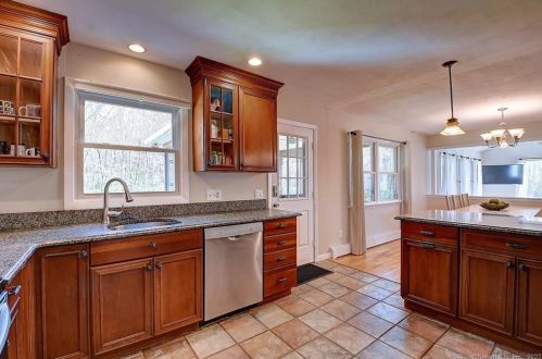 45 Nicholdale Rd, Huntington, CT 06484 exterior