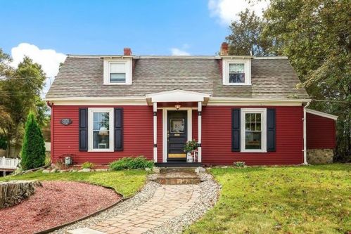 81 Summer St, Stoneham, MA 02180 exterior
