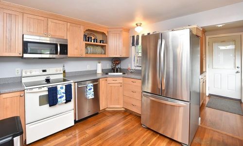 211 Burrington St, Woonsocket, RI 02895 exterior