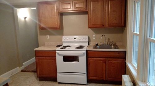 8 Frazier Ave, Middletown, CT 06457 exterior