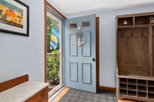 12 Old Post Rd, Harwich, MA 02645 exterior