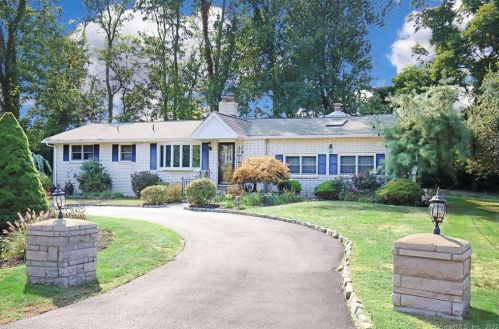 22 Valley Brook Ln, North Haven, CT 06473 exterior