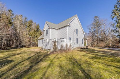 140 Elmridge Rd, Pawcatuck, CT 06379 exterior