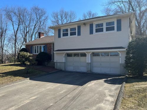 99 Cottage Grove Ln, Waterbury, CT 06706 exterior