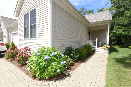 9 Grey Hawk Dr, Mashpee, MA 02649 exterior
