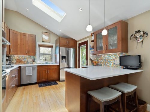 103 Buchanan Rd, Roxbury-Xing, MA 02132 exterior