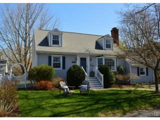 115 Dwight St, Fairfield, CT 06824 exterior