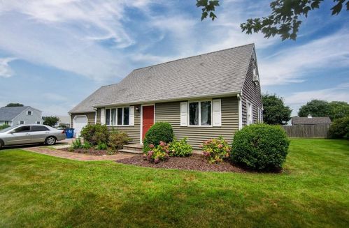 51 Exeter Blvd, South Kingstown, RI 02882 exterior