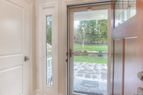 16 Red Coat Rd, Westport, CT 06880 exterior