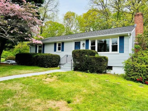 28 Cobblers Ln, Norwalk, CT 06851 exterior