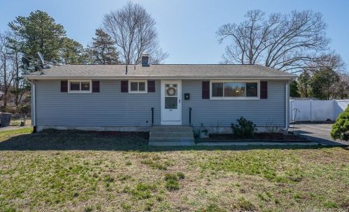 35 Roosevelt Blvd, Enfield, CT 06082 exterior