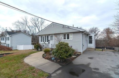 15 Ostend St, Johnston, RI 02919 exterior