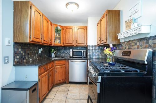 49 Canterbury Rd, Springfield, MA 01118 exterior