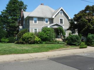 51 Cove Ave, Norwalk, CT 06855 exterior