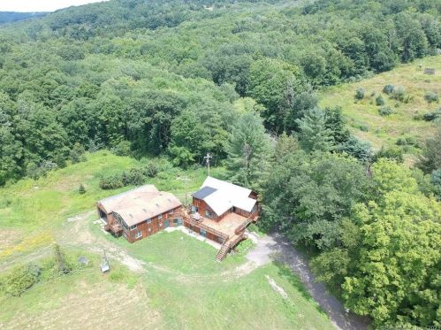 785 Washington Rd, Woodbury, CT 06798 exterior