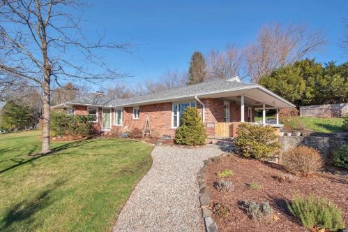 1110 Amostown Rd, West Springfield, MA 01089 exterior