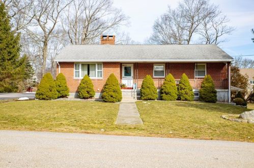 6 Horne Dr, Westerly, RI 02891 exterior