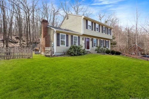 41 Great Quarter Rd, Sandy Hook, CT 06482 exterior