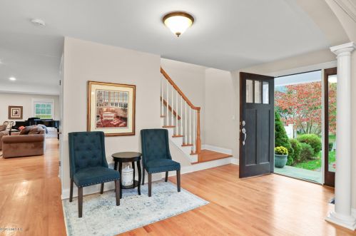 11 Buena Vista Dr, Greenwich, CT 06831 exterior