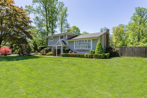 31 Huckleberry Dr, Norwalk, CT 06850 exterior