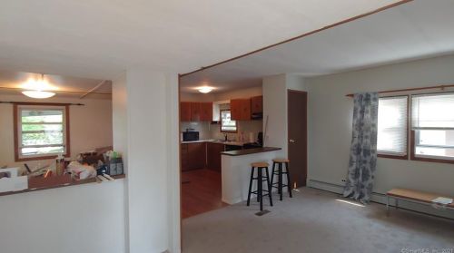 22 Mountain Dr, Huntington, CT 06484 exterior