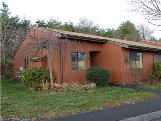 541 Asbury Rdg, Huntington, CT 06484 exterior