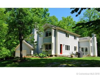 32 Majus Dr, Coventry, CT 06238 exterior