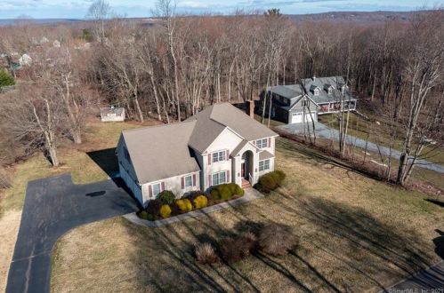 15 Meadow Woods Rd, Seymour, CT 06483 exterior