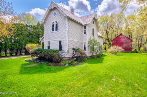 52 Cold Spring Rd, Williamstown, MA 01267 exterior