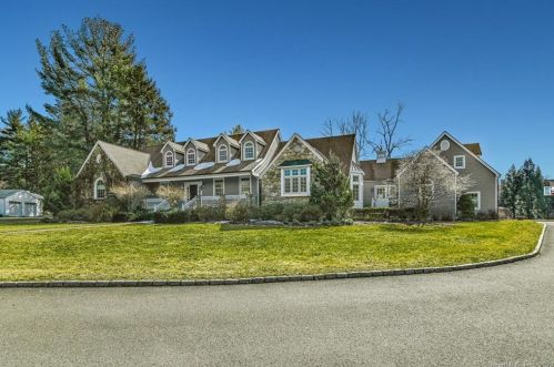 127 Bickford Ln, New Canaan, CT 06840 exterior
