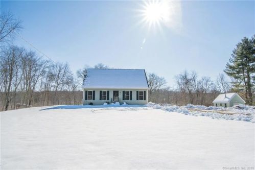 306 Green Hollow Rd, Moosup, CT 06354 exterior