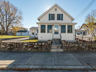 251 Adams St, Woonsocket, RI 02895 exterior