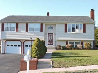 33 Windview Dr, Union City, CT 06770 exterior