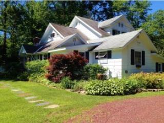 1143 Finel Hollow Rd, Poultney, VT 05764 exterior