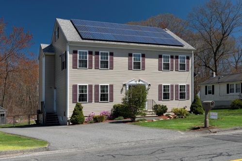 194 Blackstone St, Blackstone, MA 01504 exterior