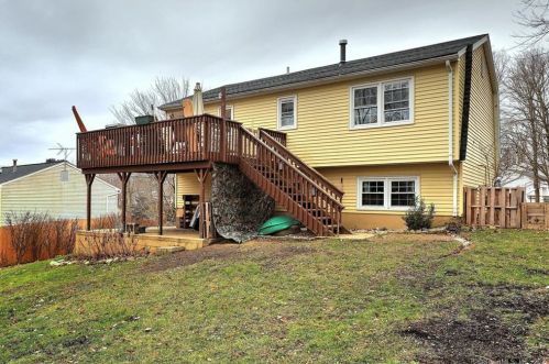 152 Nutmeg Dr, Torrington, CT 06790 exterior