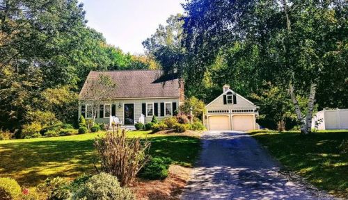 10 Aquarius Ln, Townsend, MA 01469 exterior