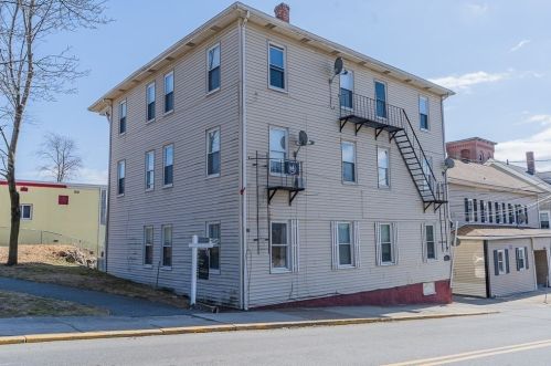 14 Fairmount St, Woonsocket, RI 02895 exterior