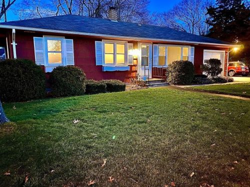 30 Farnum Rd, Warwick, RI 02888 exterior