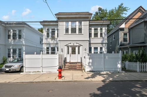 39 Cook Ave, Chelsea, MA 02150 exterior