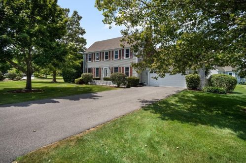 71 Samson Ln, Middletown, RI 02842 exterior