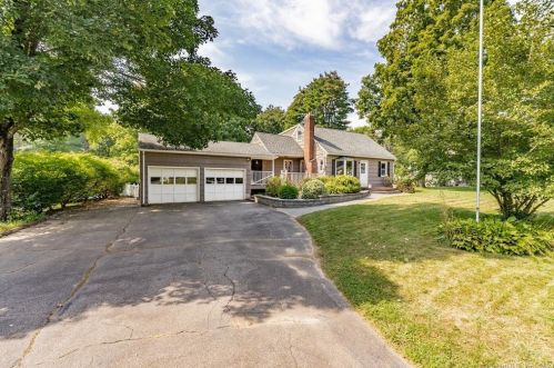 17 Oakridge Dr, Granby, CT 06035 exterior