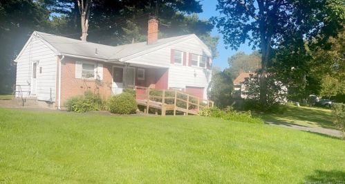 21 Ash Dr, Windsor, CT 06095 exterior