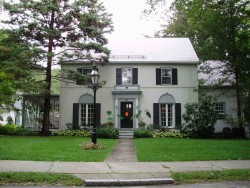 266 Woodland Rd, Newton, MA 02466 exterior